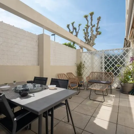 Comfy With Residential Swimming Pool Apartment *