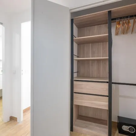 Comfy With Residential Swimming Pool Apartment *