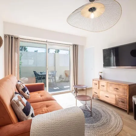 Apartment Comfy With Residential Swimming Pool *