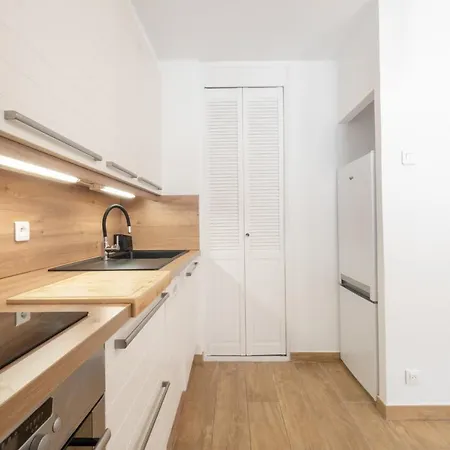Comfy With Residential Swimming Pool Apartment *