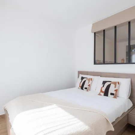 Comfy With Residential Swimming Pool Apartment *