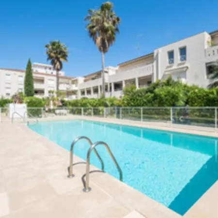 Apartment Comfy With Residential Swimming Pool Cannes